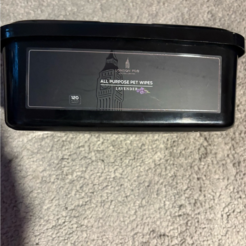 London Fog Black Container with Pet Wipes